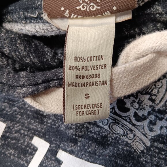 Queen pullover hoodie size small (flaw) - Picture 11 of 16